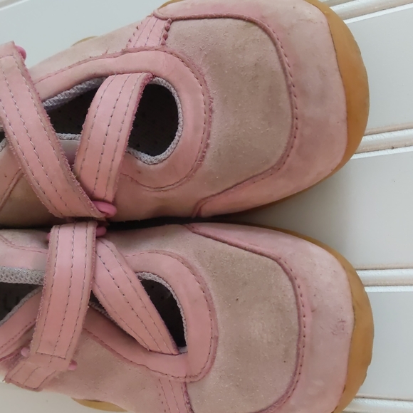 LL Bean Pink Velcro Sneakers - Picture 3 of 12